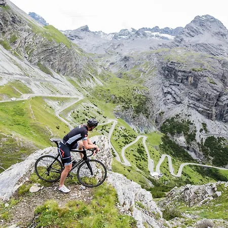 Con Vista Su Pista Stelvio شقة بورمْيو